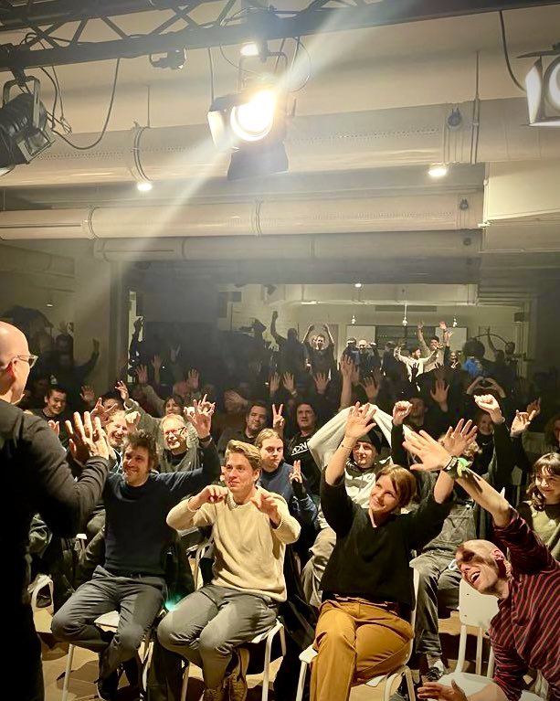 Het was druk in Gent én in Leuven deze week. Dankbaar en een warm welkom ook aan onze nieuwe leden. Onze #roadshow informeert en motiveert volgende week dinsdag, 20/12 in Hasselt! We zitten dan in <a href="/DeSerreHasselt/">De Serre Hasselt</a> en starten om 20u. 
#muzikanten #dj #rechten #Liko <a href="/KunstinLimburg/">Kunst in Limburg</a>
