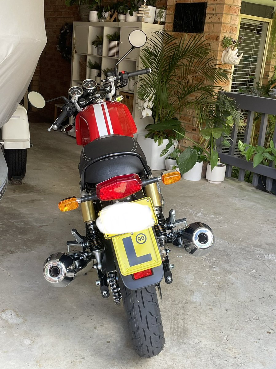 MrDuckers's tweet photo. Decided it was time for a new bike. Royal Enfield Continental GT650
Rip wrists https://t.co/A4MpO1ecFi
