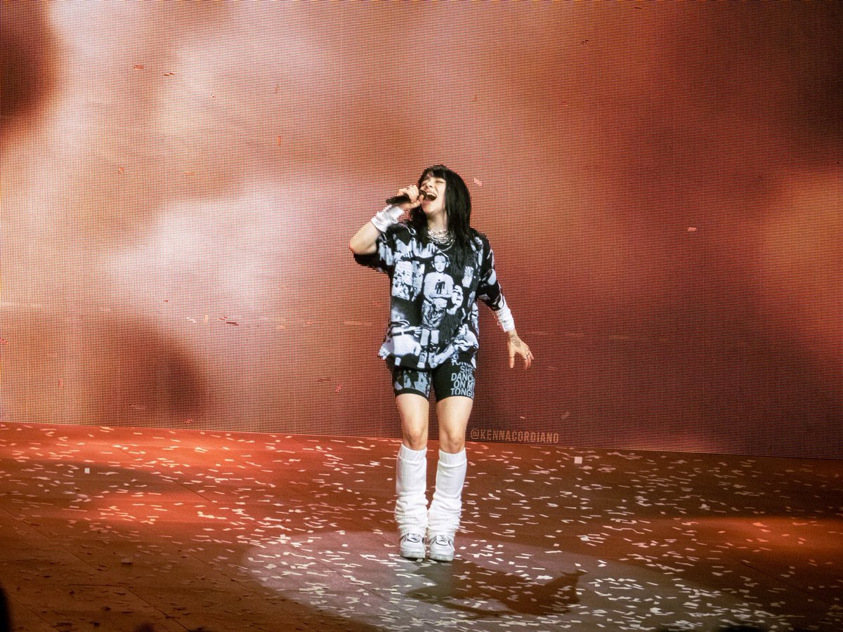 kennacordiano's tweet photo. Currently trying to finish college. But I needed a break. So here are 3 shots from @billieeilish last night @thekiaforum 

📸 by me :’)
#BillieEilish #HTEEncore1 https://t.co/gOwXAFQMvt