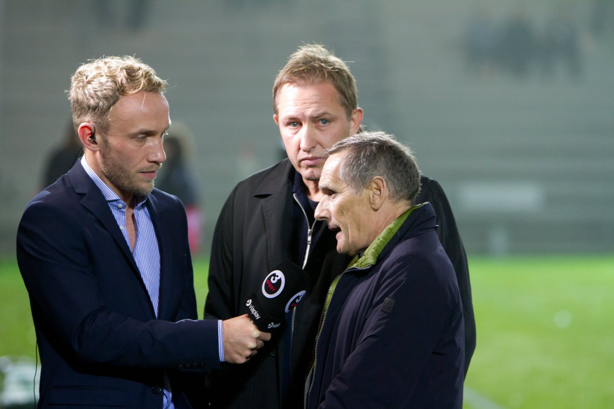 Vejle_B's tweet image. VB's bedste spiller gennem tiden, Allan Simonsen, fylder i dag den 15. december 70 år. Med sin enestående karriere og VB-blodet bankende i årerne vil han til evig tid have brændt sig ind i alle fodboldhjerter i Nørreskoven. Tillykke, Allan! Mere: bit.ly/3iVcNWA #VejleB