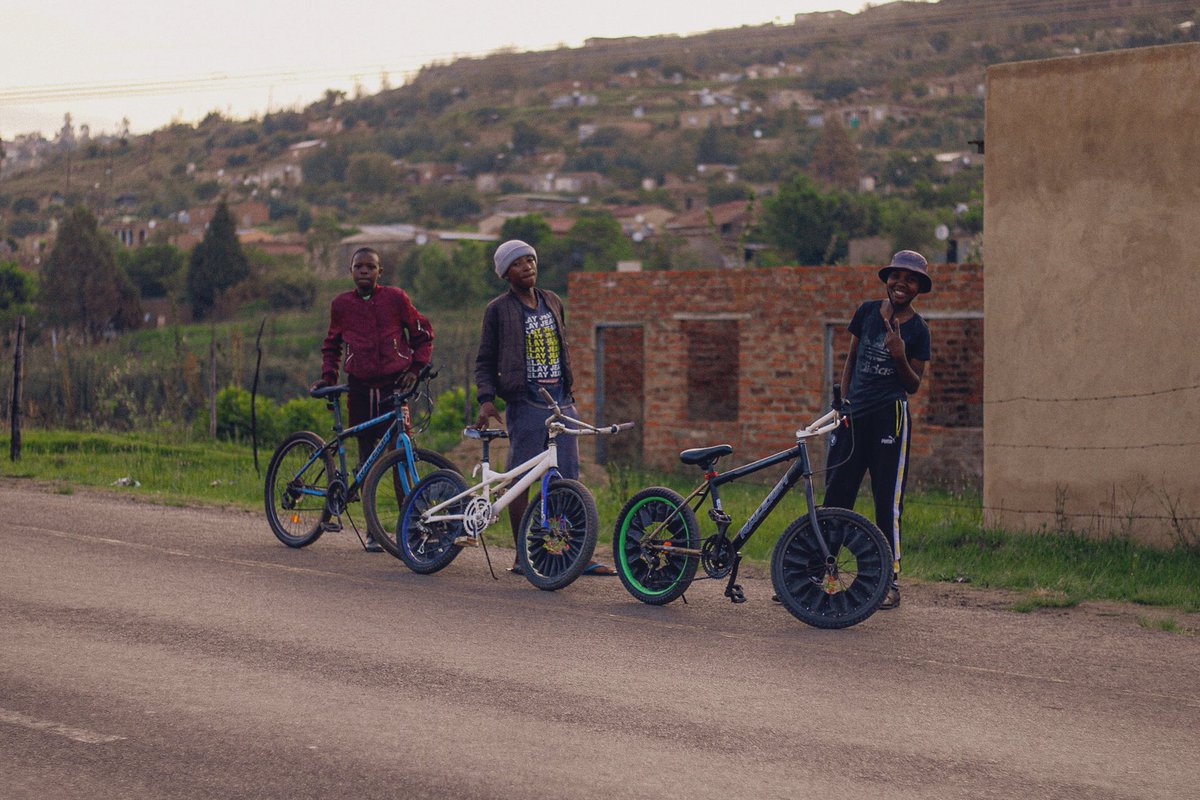 solitudethapza's tweet photo. Made new friends &amp; Pink Sunset❤️. | Oct 2022.
📷 : @solitudethapza .
#blackphotographer | #solitudethapza | #filmisnotdead https://t.co/nFTWKM5C7R
