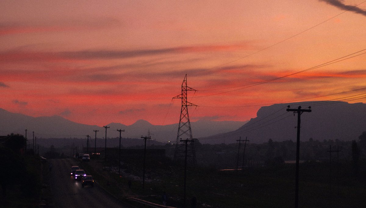 solitudethapza's tweet photo. Made new friends &amp; Pink Sunset❤️. | Oct 2022.
📷 : @solitudethapza .
#blackphotographer | #solitudethapza | #filmisnotdead https://t.co/nFTWKM5C7R