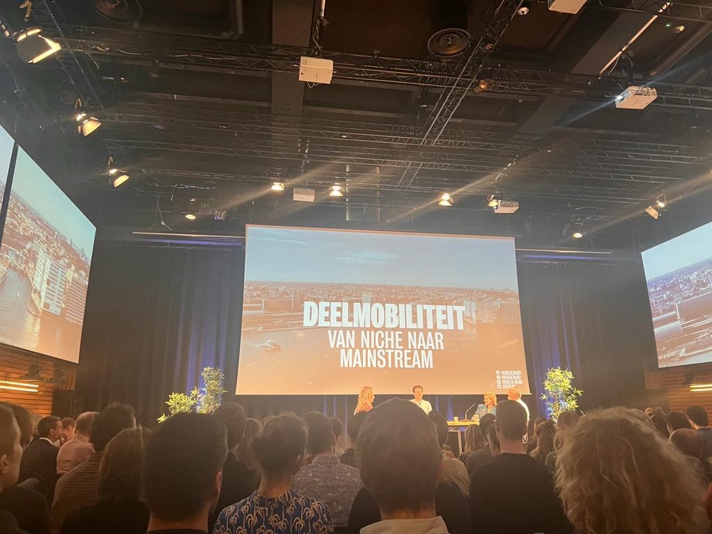 Collega's, Maud, Margot &amp; Henri waren gisteren bij 't congres van <a href="/amsterdamNL/">Gemeente Amsterdam</a> 'Deelmobiteit: van niche naar mainstream'. Deelmobiliteit is relevant voor de gezonde stad en gebiedsontwikkelingen van de toekomst. 
#deelmobiliteit #gebiedsontwikkeling