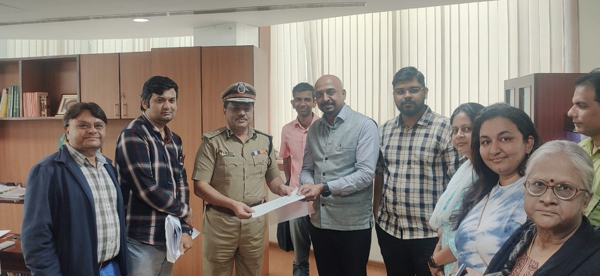 kdevforum's tweet photo. Thanks @SplCPTraffic for patient discussion to #decongest #SarjapurRoad. Key topics: 1. Signal free corridor for Iblur 2.Sync signal for Kasavanahalli,Doddakannel, Carmelaram 3.Remove uturns 4.Traffic mgmt of Bellandur with Spl Subdivision for us, ecity &amp; HSR.@Namma_Bengaluru https://t.co/6tHQ1gCvLX