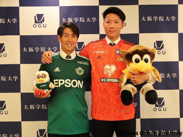 gekisaka's tweet photo. 「結果で恩返しできるように」大阪学院大、松本内定MF國分龍司と仙台内定GK梅田陸空が会見
https://t.co/zN3kyGEnkt
#ゲキサカ #Ｊリーグ #サッカー https://t.co/oiMj709zr3
