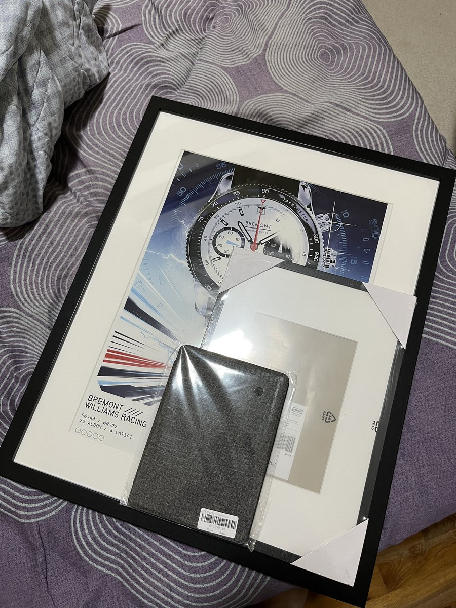 Wooohooo xmas is cominngggg. On the side note finally framed my williams poster isnt the best but… there is a first time for everything ha