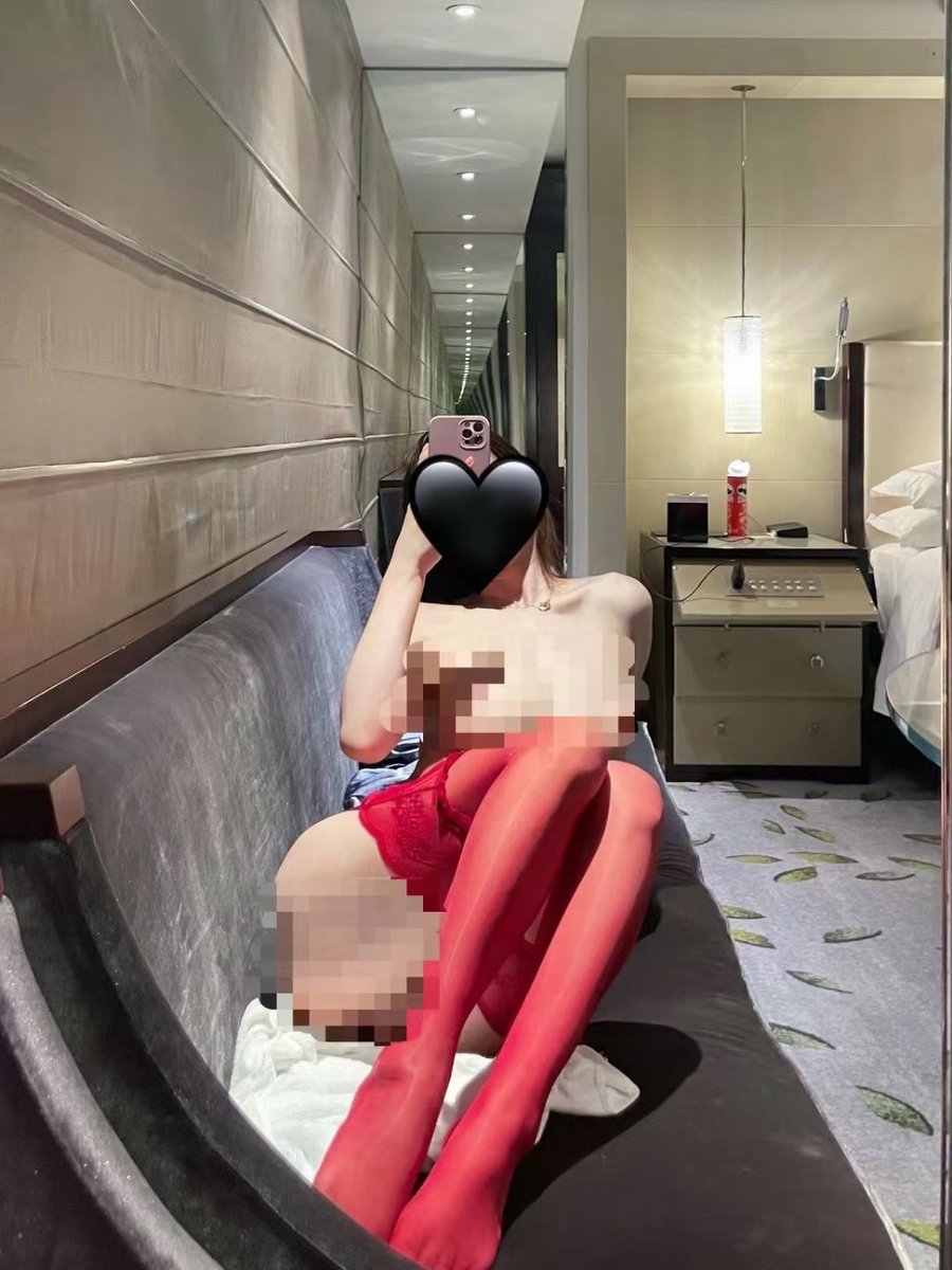 chenchen77_'s tweet photo. 操你妈的死畜生，祖宗脚底沾满你婊子烂妈低贱杂种的骨灰，沾了你祖宗的光，还不快磕头感谢祖宗杀你亲妈，你那婊子烂妈怎么比得上祖宗的脚底，快求祖宗踩烂你全家，祖宗还能赏你舔一口 #撸管 #曝光  #绿帽奴 #绿帽 #精液厕所 #女尊男卑 #反差  #辱骂 #媚黑 #抖M #抖S #盯射 #文爱 #性幻想 #调教 #狗奴 https://t.co/pp9gStQ2tc