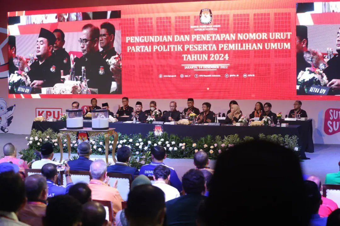 dpcpkbbantul's tweet photo. PKB SATUKAN INDONESIA
Alhamdulillah, Partai Kebangkitan Bangsa dlm Pemilu tahun 2024 tetap menggunakan nomor urut SATU.
Ingat!! Pojok Kiri Atas.
@cakimiNOW @DPP_PKB @EmHasanuddin @dpwpkbdiy @fraksipkbdiy @fpkbbantul
#pkbbantul #pkb #bantul #GusMuhaimin2024 #pkbsatukanindonesia https://t.co/PmkPGxMr1E
