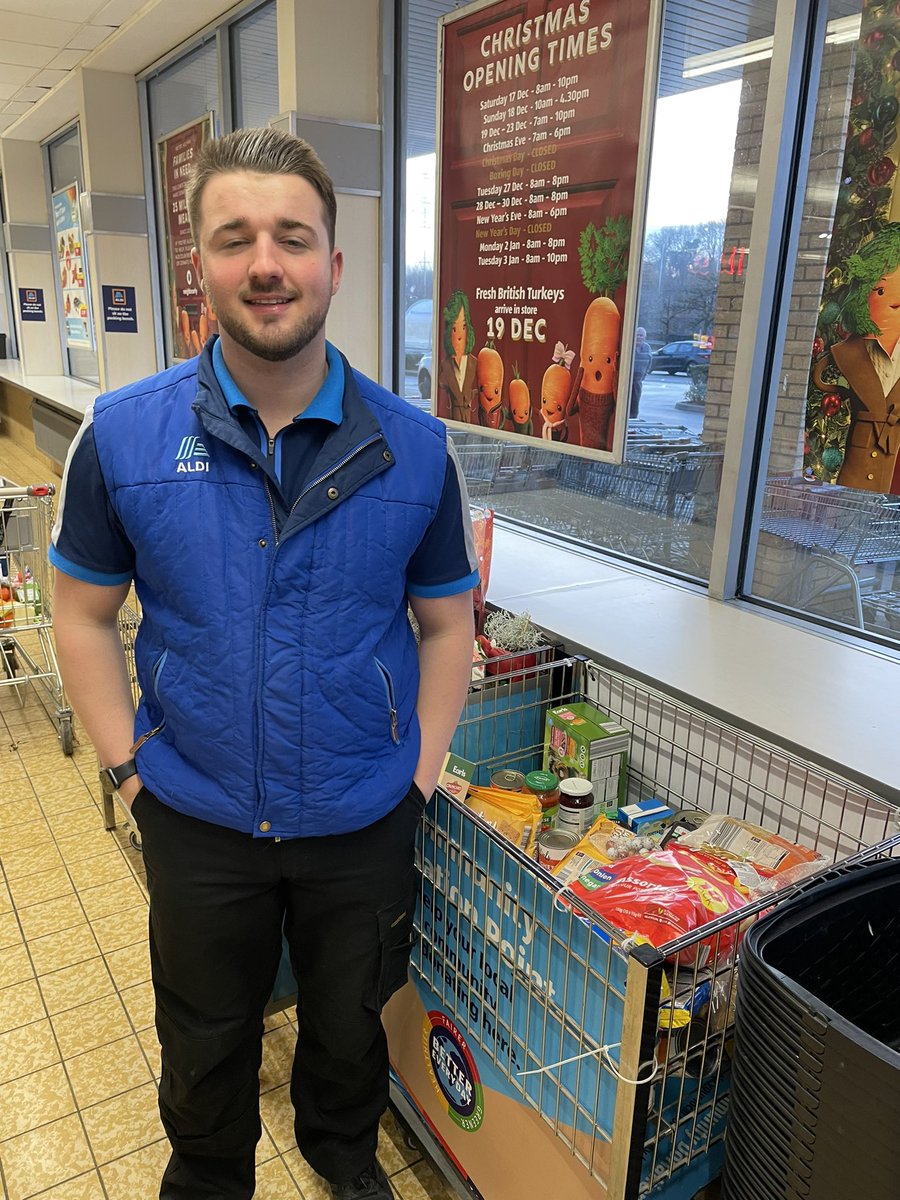 Bryn_Celynnog's tweet photo. Big Thanks to Aldi and Camau Cyntaf and Beddau Food Hub for the continuous food donation throughout the year in order for the school to support the local community in difficult time. Remember help and support available from the school just get in touch @BeddauPact @RCTCouncil https://t.co/5dSxU3yvuF