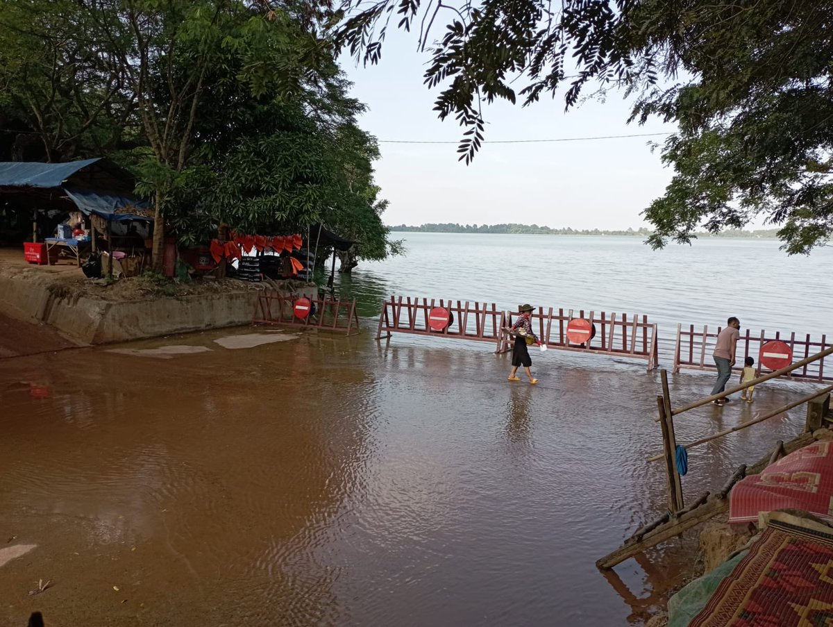 FrVigouroux's tweet photo. #Angkor is first hydraulic city. the meticulous work of archaeologists always refers to water. and it’s still water that determines the future of Angkor. Thanks to #unesco ➡️Mission of @siavb for #apsaraauthority is major. @PeacePalaceKH @USAmbCambodia @lemondefr @MuseeGuimet https://t.co/64NcdLJrkZ