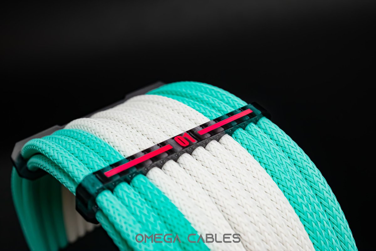 omegacables_jp's tweet image. 【初音ミク仕様のケーブルコーム】

注文はこちらから💁‍♀️
omega-cables.com/shop/acrylic-c…

《彫刻したい文字列を入力》に《ミク》と入力して下さい 。

後付けできるオープンタイプとケーブルオーダー時に取り付けるクローズタイプがあります👾

#スリーブケーブル