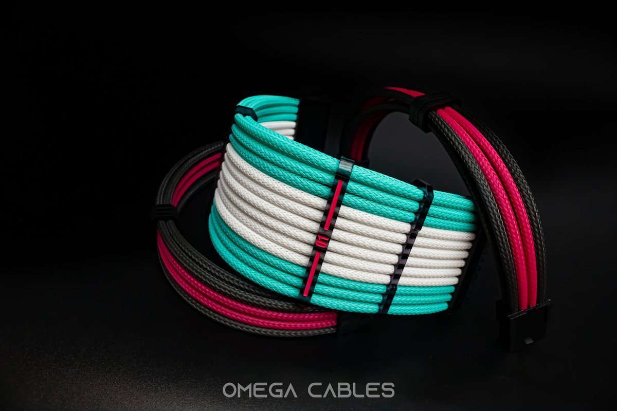 omegacables_jp's tweet image. 【初音ミク仕様のケーブルコーム】

注文はこちらから💁‍♀️
omega-cables.com/shop/acrylic-c…

《彫刻したい文字列を入力》に《ミク》と入力して下さい 。

後付けできるオープンタイプとケーブルオーダー時に取り付けるクローズタイプがあります👾

#スリーブケーブル