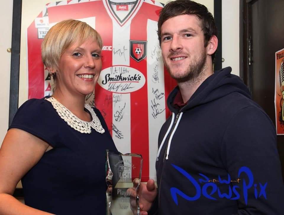 KarenPyne1's tweet photo. Happy Heavenly birthday Ryan ❤️ Forever in our hearts ❤️❤️❤️❤️❤️ No5 is our Captain @derrycityfc https://t.co/mRYhxcPoUz