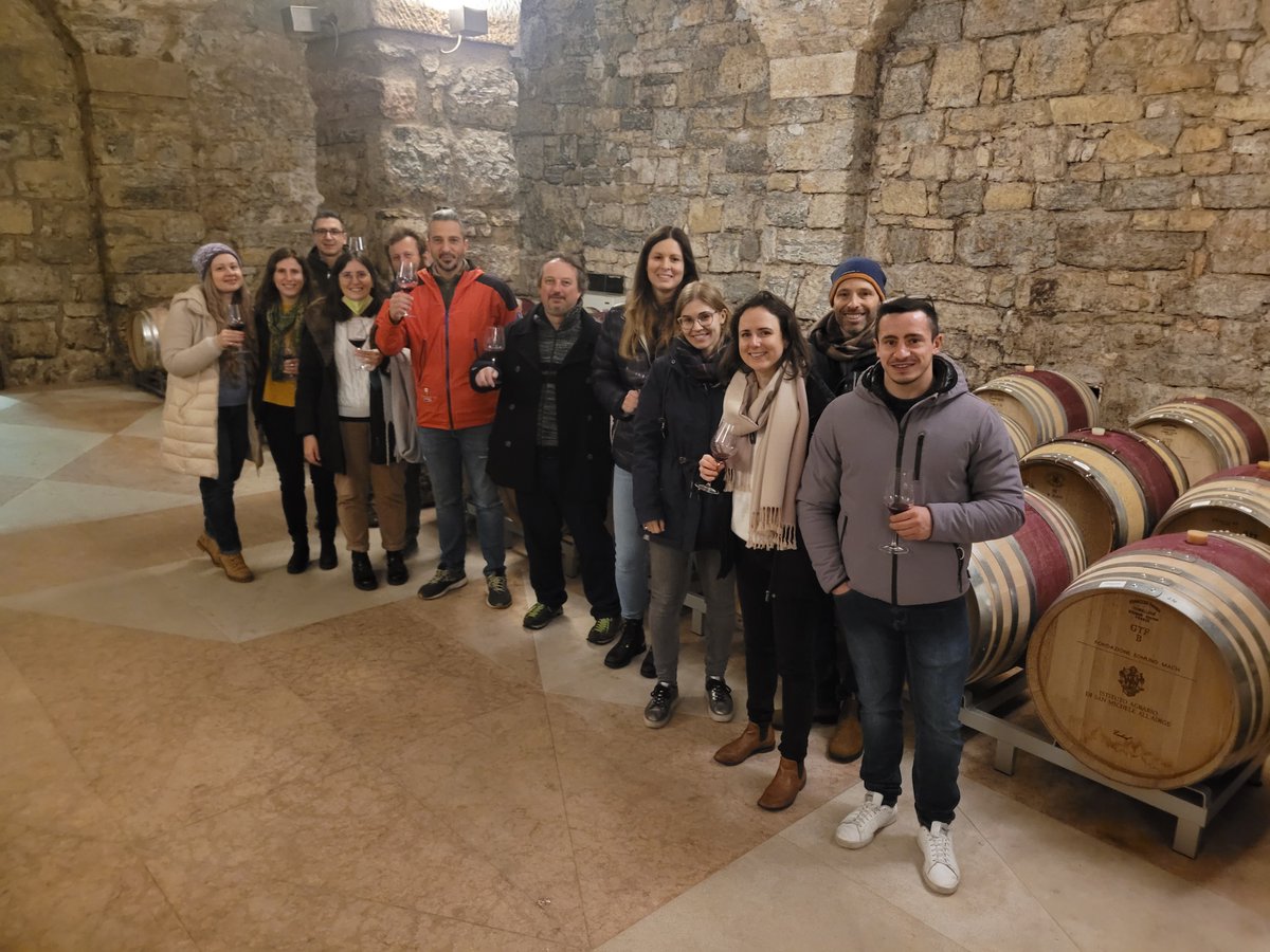 MolBioLB's tweet photo. 🍕🍷 Pizza, Wine and laughter provide a really good basis for great collaborations and extensive science talks! Thanks to @fondazionemach for having us, we're already looking forward to our next Phytoplasma network meeting 🌱#aboutyesterday https://t.co/GmmRDUbLRB