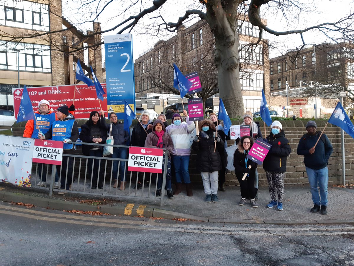 Great support for the picket at <a href="/BTHFT/">Bradford Teaching Hospitals NHS FT</a> Bradford Royal Infirmary this morning

#RCNStrike #FairPayForNursing #EnoughIsEnough