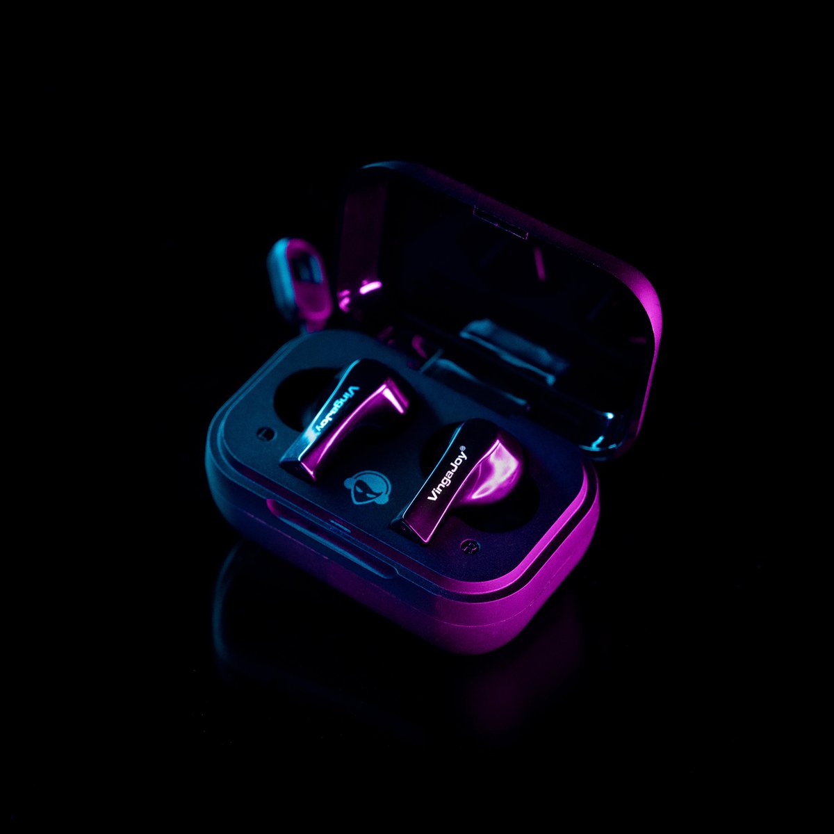 Vingajoy_'s tweet photo. Are you looking to scale up your music game? 🔥

Introducing Humtum Series Wireless Earbuds with 20Hr playtime and universal compatibility with all overall smartphones. 

Click below and order now :-
https://t.co/kjXaUX75gz 

#Earbuds #HumTumSeries #BeLoudBeProud #Vingajoy https://t.co/hRjyN6kKNA
