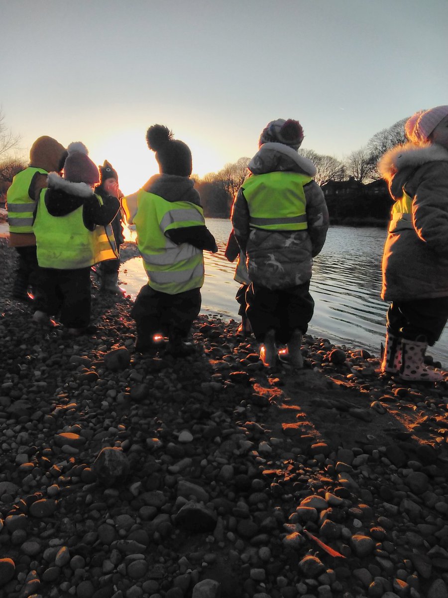 Yesterday #Kingfishersclass explored the river bank, using natural materials we made a Christmas tree! We also enjoyed the view of the river and said hello to some swans! We even spotted some swan prints in the sand!🎄❄️👋 #EYFS #Outdoorlearning #Riverschool