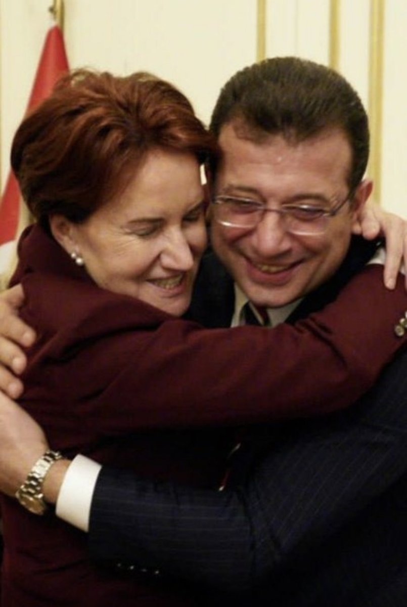 zafersahin06's tweet photo. Muhalefet İmamoğlu kararını sevinçle kutlarken diğer taraf yargıyı suçluyor! 

Siyasetin yükünü yargıya yüklemek niye? Mahkemelerin önlerine gelen dosyalara adil kararlar vermekten başka bir görevi yok ki.

İmamoğlu’ndan bir Erdoğan çıkmaz.Çıkmayacak..Hikayeleri farklı.. https://t.co/QJSr0imNBz