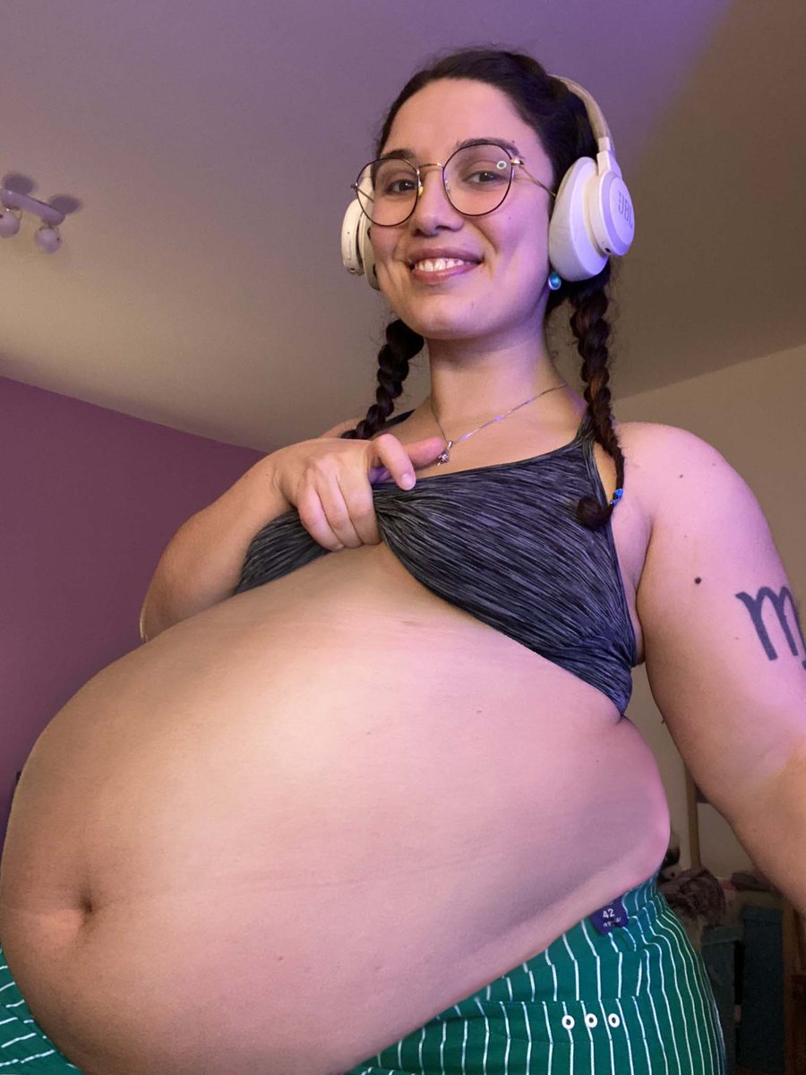Susnacho1's tweet photo. Another morph of the fantastic @mariaphilia1 and her Protein Powered Gut. Just be careful or you might be part of her gains😈😈 https://t.co/AIeJ68cjMH