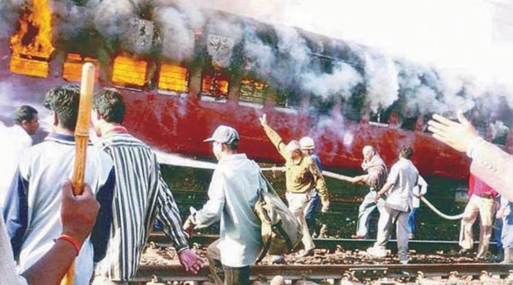 shashank_ssj's tweet photo. Dear @vivekagnihotri ji,
Kindly make #GodhraFiles before they start claiming that no Hindus were burnt.

They may also claim that Abdul Raheman Majid was the real firefighter and Farook lost his friends. https://t.co/zsffaTwldp