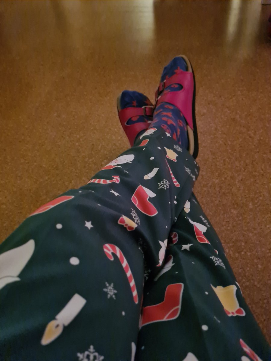 Nú fer að róast örlítið áður en alvöru jólahasar hefst. Nú er jólastund í vinnunni. #smábreik #tasumyndir #ekkialliráTene