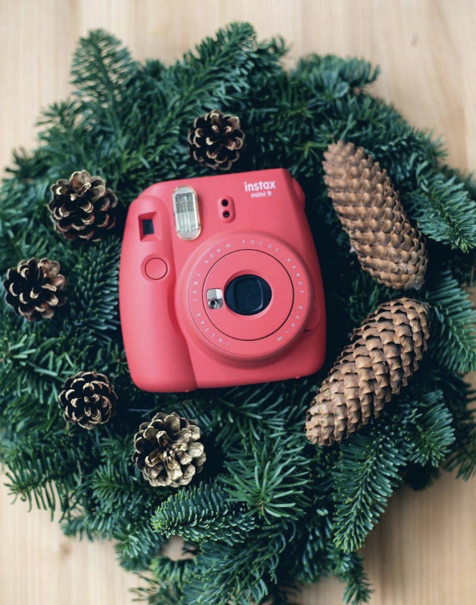 IndiaInstax's tweet photo. Alexa, play Jingle Bells 🔔 We are Christmas ready with instax by our side ⛄️
#instaxindia #instantcamera #wintertime #winters #christmas #mini9 https://t.co/9lVNhV0a9o