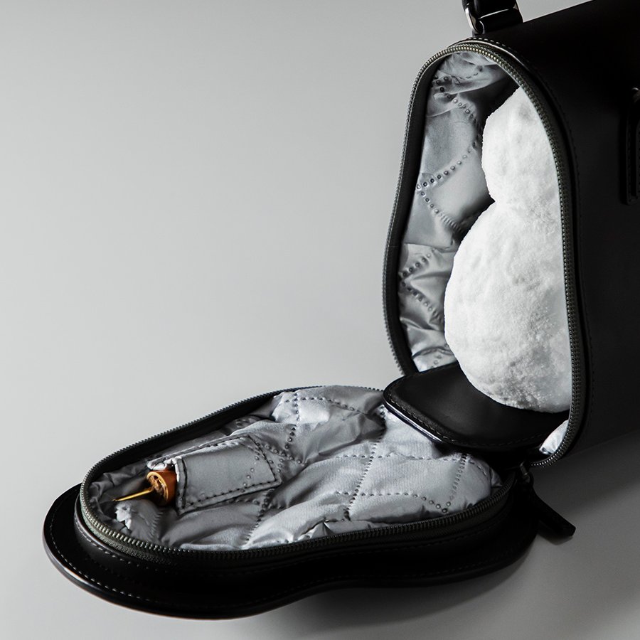 presentcorrect's tweet photo. Snowman Handbag, useful as we approach winter. Complete with pocket for the carrot nose. https://t.co/Fb4DJ7wSQ1 https://t.co/SSsx0eV2aj