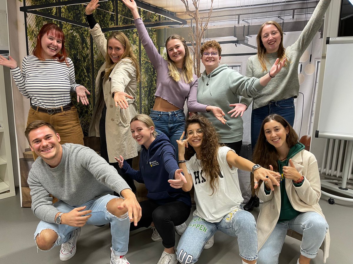 Fragen zum Studium an der Hochschule? Unsere Studienscouts erzählen aus ihrem Studialltag und beantworten allen Interessierten Fragen. Am Montag, 19.12.2022, ab 17:30 Uhr, bei einer virtuellen Sprechstunde. Mehr Infos: t1p.de/up2og