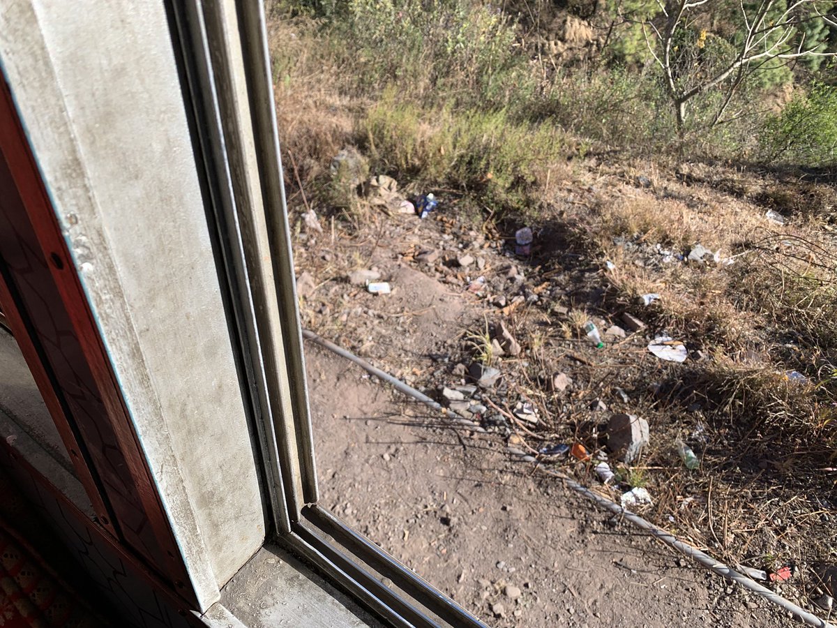 milwac's tweet photo. Let’s stop throwing trash out of our trains! #swachhbharat https://t.co/mHagPVoJE4