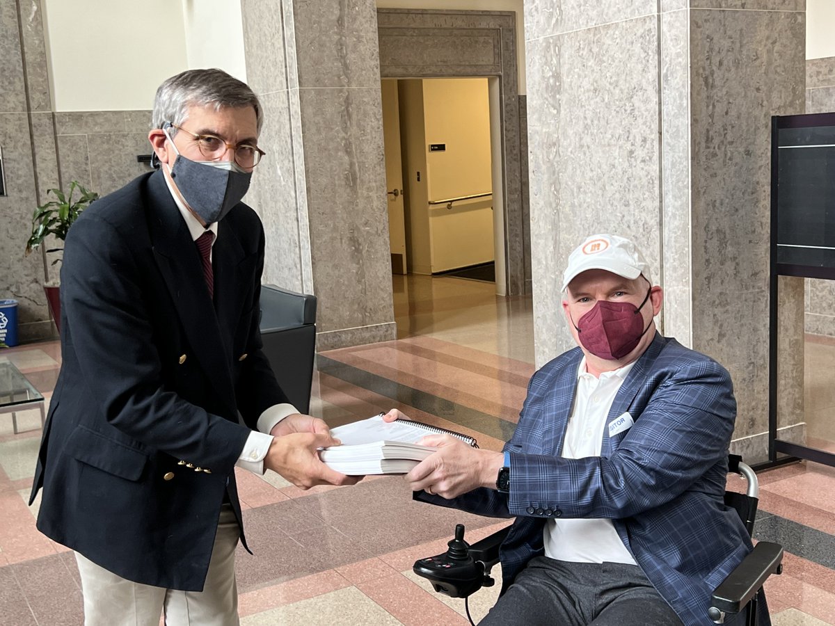 802 pgs of signatures on behalf of:
🔹6k #Veterans who got ALS from their service
🔹32k fighting #ALS
🔹500k alive today who will get ALS
🔹1M worldwide who signed petitions for #NurOwn

⬇️Let the world hear evidence at a public hearing!
prn.to/3h0vQy3

#NurOwnWorks #MND