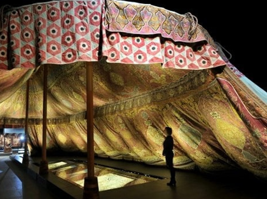artinsociety's tweet photo. This 17th century three-masted Ottoman tent is 20m long, 6m high, made of silk and gilded leather, acquired somehow in 1729 &amp; now held at Dresden Castle. Not recommended if you’re backpacking... https://t.co/sK5YuPjb3X