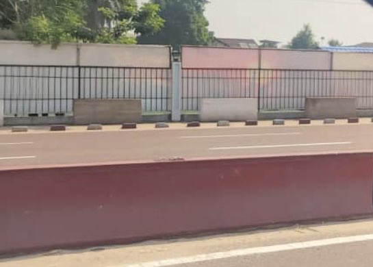 MartinFayulu's tweet photo. Il est urgent de doter Kinshasa d’un véritable plan d’aménagement; d’arrêter toute construction, même légère, sur le boulevard Lumumba au niveau de Limete; de respecter les zones de non ædificandi et de préserver les espaces verts. Kinshasa doit redevenir Kin La Belle. https://t.co/1ZHCEoXIok