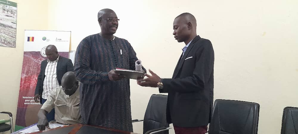 Lancement officiel de l'atelier de vulgarisation du Schéma Provincial d'Aménagement du Territoire #SPAT  et la remise officielle du document aux autorités locales de #Mangalmé, province du #Guéra ce jour 15/12/2022.
<a href="/AfricanParks/">African Parks</a> <a href="/ecofac6/">ECOFAC6</a> <a href="/KainderN/">Ndom KAINDER N.</a> <a href="/UEauTchad/">L'UE AU TCHAD 🇪🇺</a>