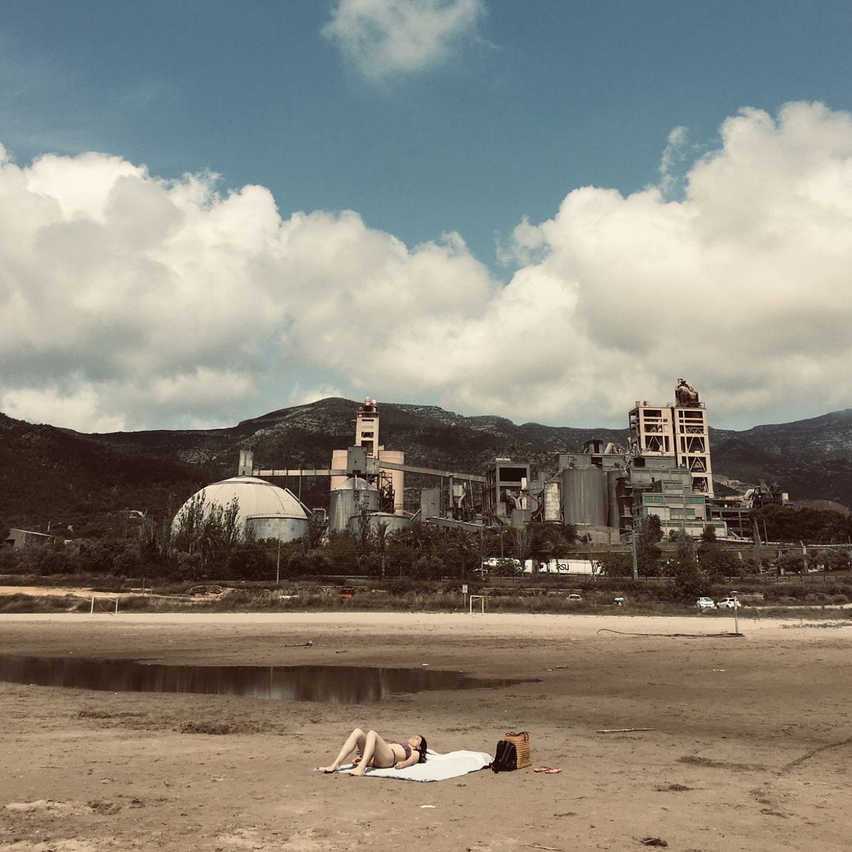 Vuelve <a href="/DeCaraalaPared/">DE CARA A LA PARED</a> con un nuevo disco! "Historias de Alcanar" ya disponible en todas las plataformas digitales.

fanlink.to/historiasdealc…