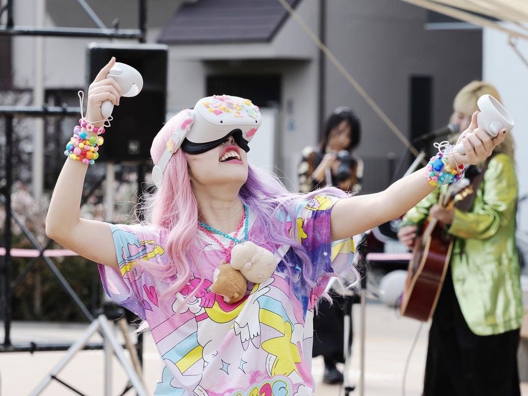 CreateProtocol's tweet image. Happy and excited to share that the #VRartist from Tokyo, Japan, @Tipooworks will soon be launching her #NFTCollection of a live Painting in Virtual Reality, on #CreatorConsole 🙈💜

#NFTCommunity