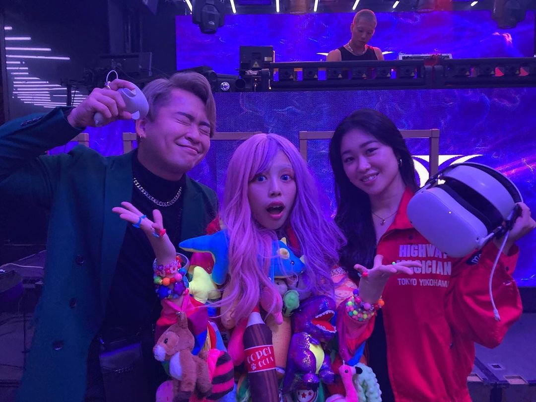 CreateProtocol's tweet image. Happy and excited to share that the #VRartist from Tokyo, Japan, @Tipooworks will soon be launching her #NFTCollection of a live Painting in Virtual Reality, on #CreatorConsole 🙈💜

#NFTCommunity