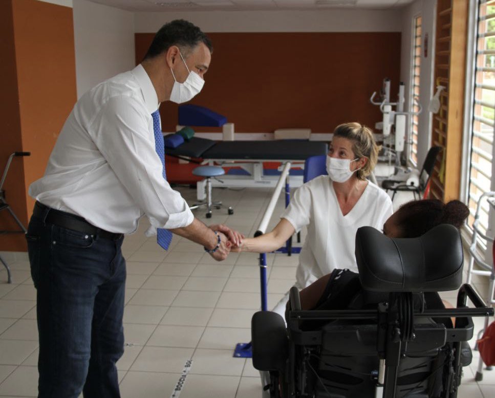 StephaneBIJOUX's tweet photo. A Kourou, les équipes de la Maison d’Accueil Spécialisé @GroupeSOS font un travail formidable au service d’adultes en situation de #handicap
Avec la Pdte de l’@AssembleeNat nous venons dire notre Respect pour la générosité, le professionnalisme et l’engagement contre l’exclusion. https://t.co/FxC0ojlEjq
