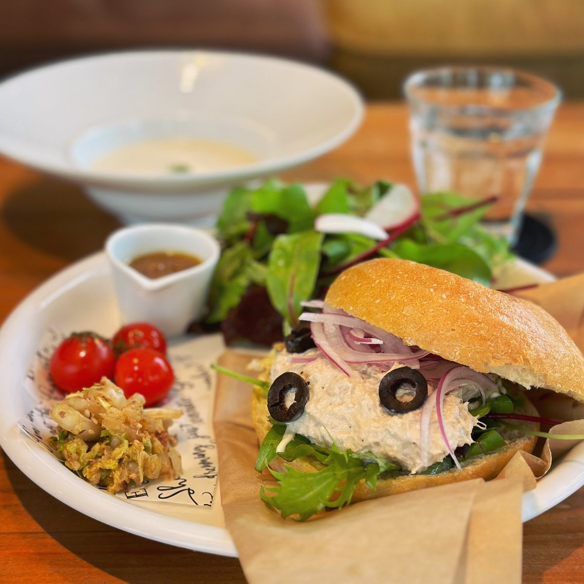 flatcafeCh's tweet photo. 本日もご来店有難う御座いました!❤️
明日も11時より営業しております、沢山のご来店お待ちしております🙇♀️
#flatcafe
#フラットカフェ
#カフェ
#熊本カフェ
#ベーグル https://t.co/k4BiZKpRoK