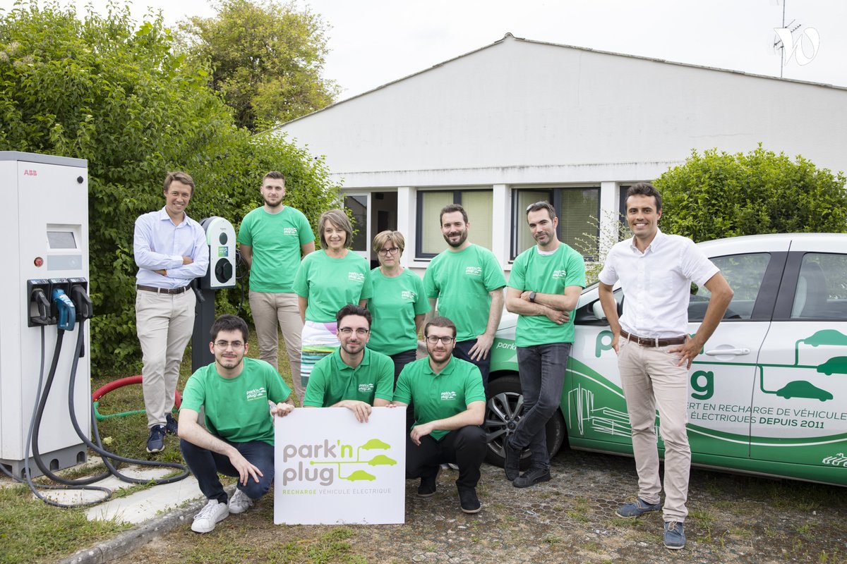 ParkNPlugVE's tweet photo. [Recrutement] 
Park’n Plug est opérateur pour la recharge de véhicules électriques. 

🤩Nous recherchons notre nouveau Administrateur réseau et systèmes. 📡
 
Si ce poste est fait pour toi, postule ici 👉 https://t.co/egeZzS8YyC https://t.co/J8eskZrulM