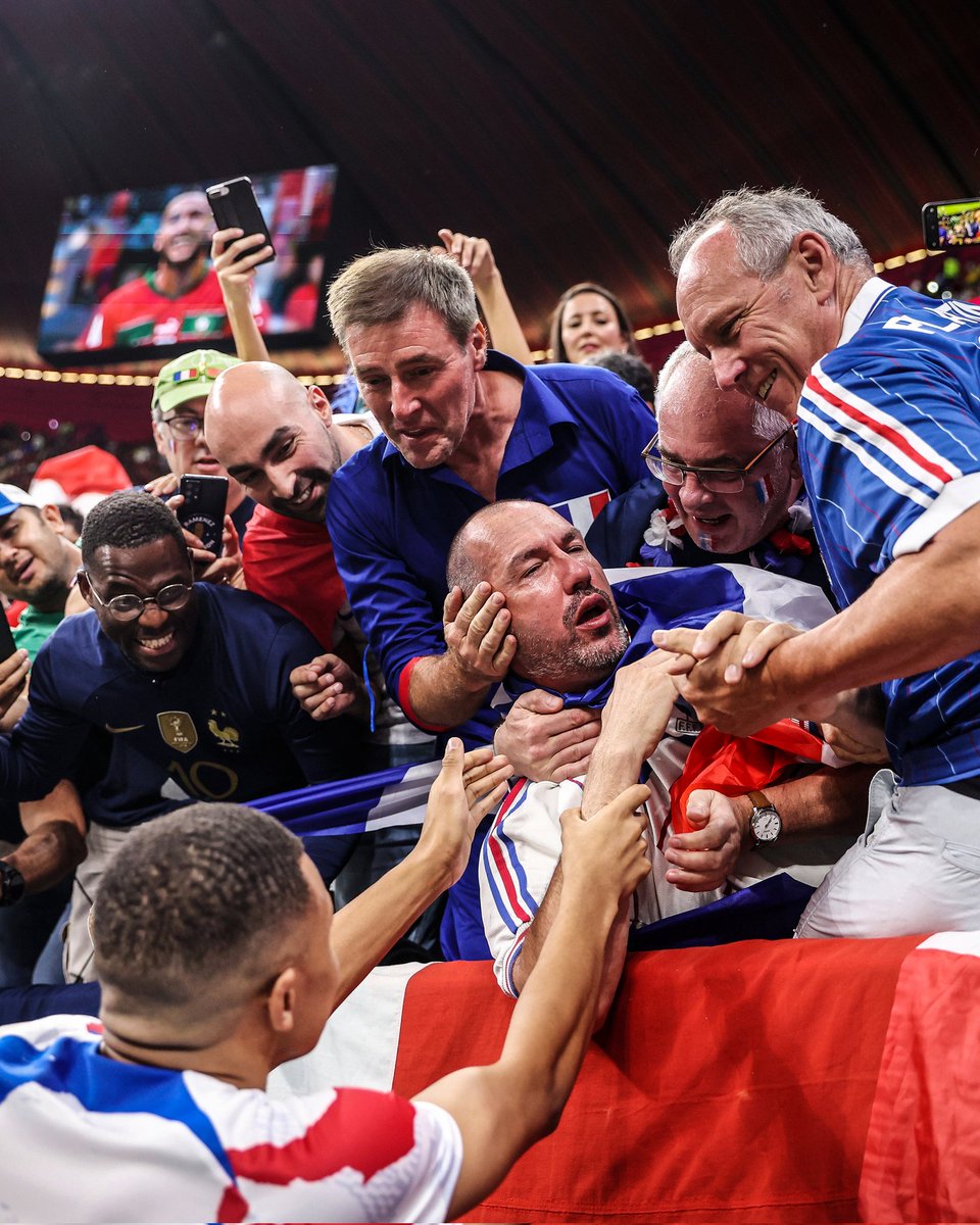lucieazm's tweet photo. Très gros fournisseur de tableaux de la Renaissance ce match 🖌️🎨 https://t.co/Nr2TAB7S4j