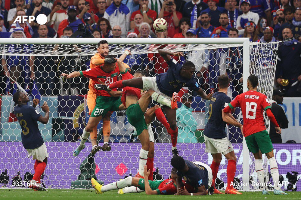 lucieazm's tweet photo. Très gros fournisseur de tableaux de la Renaissance ce match 🖌️🎨 https://t.co/Nr2TAB7S4j