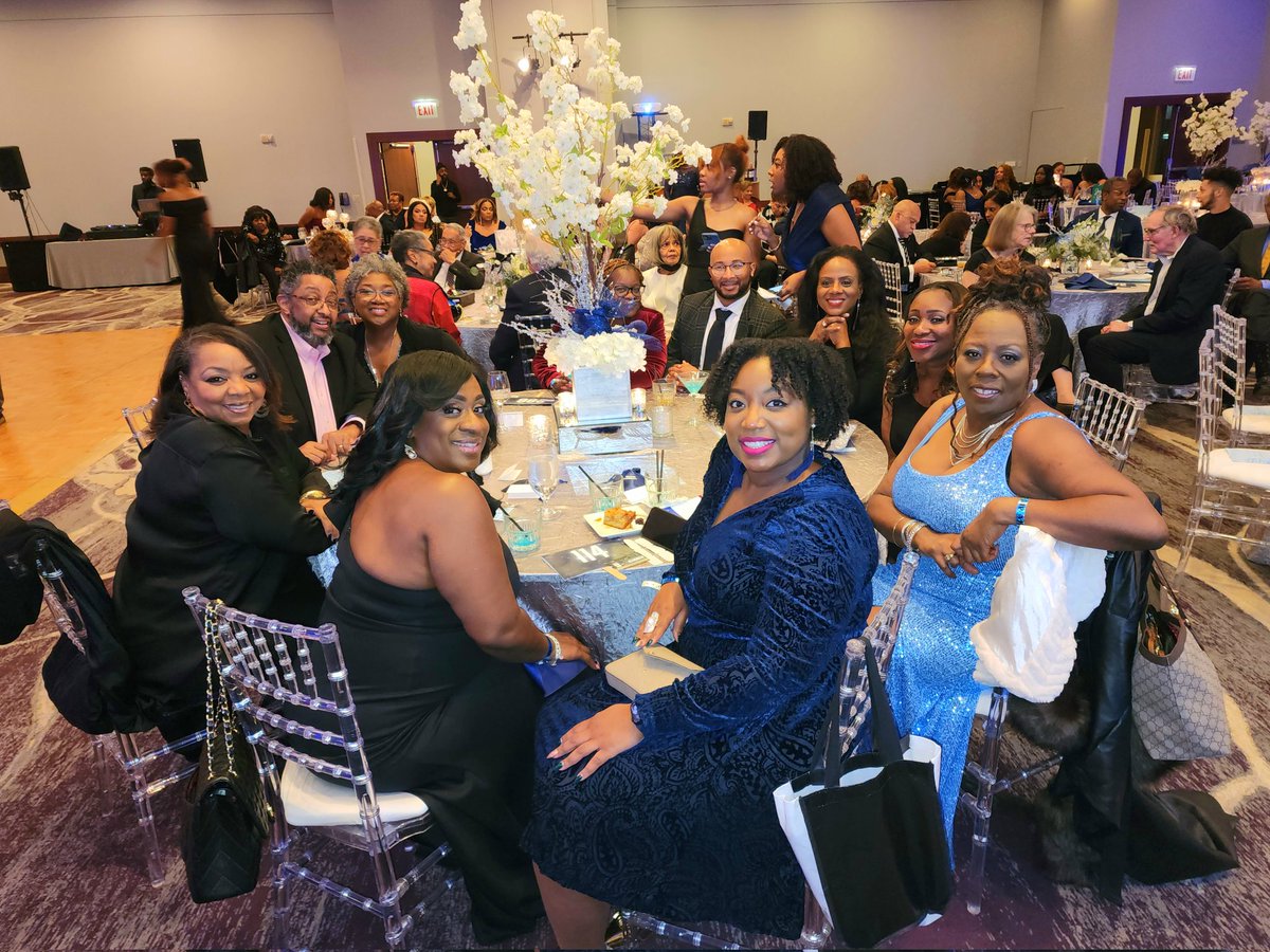 LmarieAsad's tweet photo. Our African-American Business Resource Group members at @BCBSIL and Blue Door Neighborhood Center were proud to support the @NAASCChicago signature event benefiting scholarships for @SpelmanCollege a historically black college for women led by @SpelmanPres
#Education
#BlueCorpsIL https://t.co/iQihcsLTWy