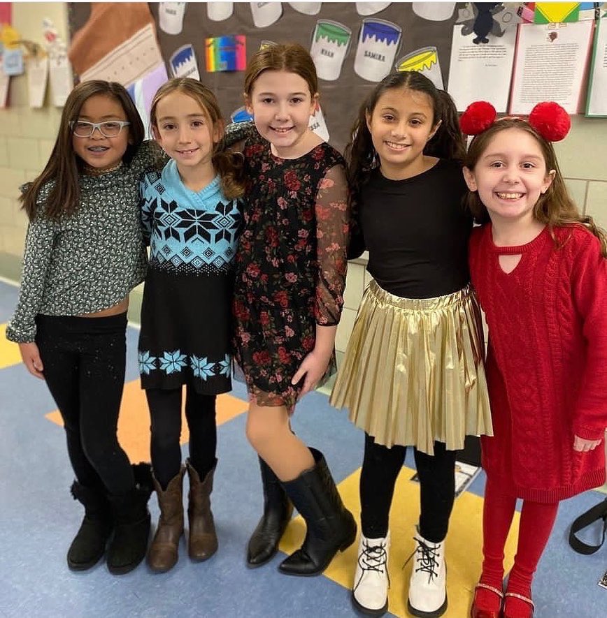 CherryLaneES's tweet photo. Holiday Boutique and lots of holiday cheer @CherryLaneES during our Winter Spirit Week! Thank you @CherryLanePTA for all of your hard work! #EveryMomentMatters #EveryStudentValued https://t.co/ljnTsv9nqe