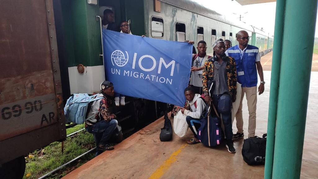 IOM_Mozambique's tweet photo. 200 youth from Lichinga, Mecula and Muembe districts travel to attend a Peace&amp;Sustainable Development Conference, hosted by IOM &amp; provincial government to promote #communitystabilization and increase #socialcohesion among youth across #Niassa province.

Supported by @NorwayInMoz. https://t.co/WffFJHVeFA
