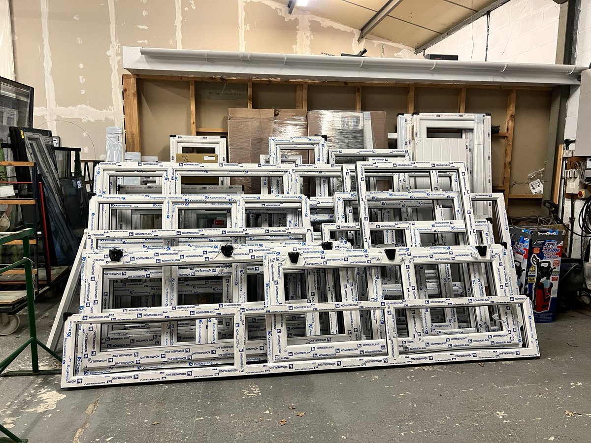Nice little early Xmas present from <a href="/GeniusPVC/">Genius</a> of these lovely <a href="/kommerling_uk/">Kömmerling UK</a> frames. Going to take alot of paper to wrap these and put them under the tree 🎅🏼🎄