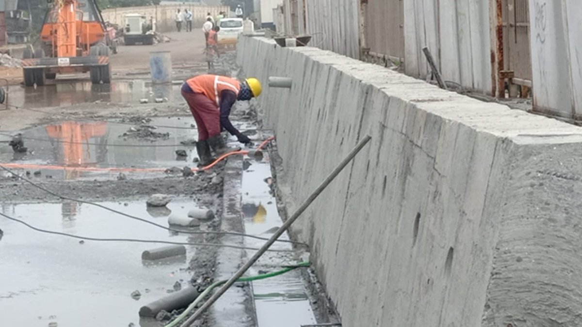 TOI Mumbai on Twitter "Visuals Western Railway has begun demolition