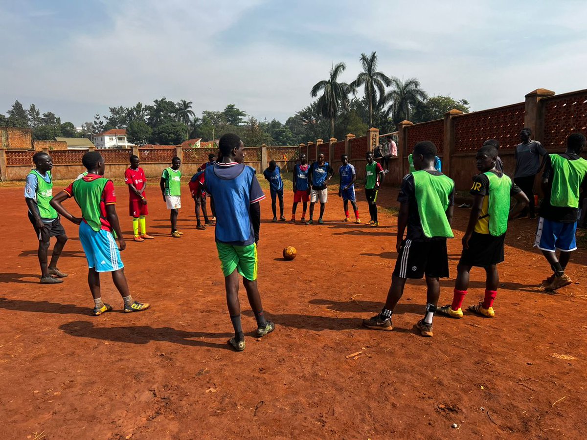 Official_UOC's tweet photo. Football seasons underway in Kansanga at the Kampala International University pitch , Kampala led by Hassan Mubiru of the Edgar’s Youth programme.
#Gameconnect
#Sports4protection
Game Connect is continuing to use sport as a tool in providing the young refugee youth with https://t.co/wg6fJNYd4H