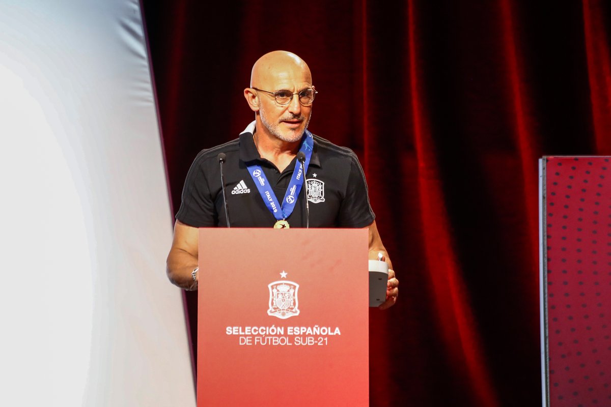 🔴#EXCLUSIVA Esta tarde, en la sección <a href="/DxtTelemadrid/">Dxt Telemadrid</a>, Javier Callejo entrevista al nuevo entrenador de la Selección española de fútbol, Luis de la Fuente Castillo. 

➡Es su primera entrevista en un plató de televisión
⏰A partir de las 15 horas: 📡telemd.es/cve59