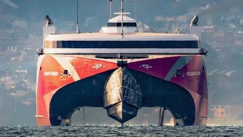 ISMrevistaMar's tweet photo. ¿Sabes que el #desplazamiento es la masa total del 🛳️ = peso del agua desalojada por él = peso del 🚢? Los 🛳️🚢sin desplazamiento navegan por encima del agua, sobre colchón flotante de aire (#aerodeslizadores) o #ferrys de alta velocidad o #lanchasplaneadoras fueraborda.
#ISM https://t.co/EymIcnb9mH