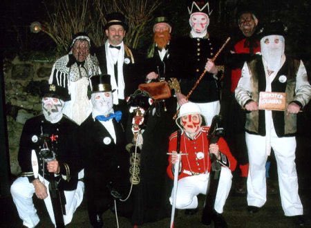WinsterMorris's tweet photo. Don’t miss the #Winster #Guisers this weekend #PeakDistrict https://t.co/ZPaRraRIDn https://t.co/QG062GPYGS